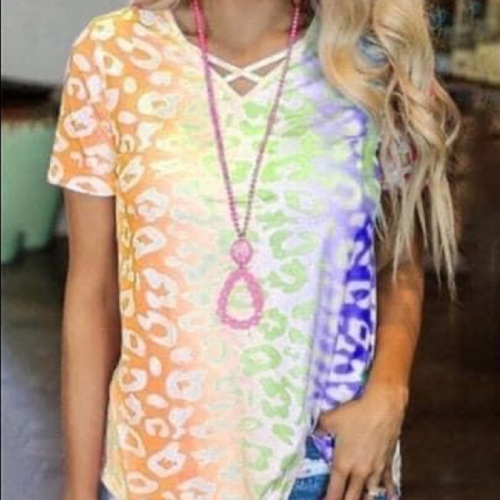 Beautiful Crisscross leopard print short sleeve top